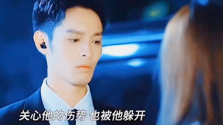 Bodyguard utama seperti ini siapa yang tidak suka, yang jelas dia ganteng banget di mataku