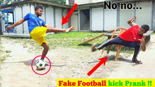 แกล้งเตะบอลปลอม !! Football Scary Prank - ปฏิกิริยาที่ผิดพลาด อีกครั้ง Prank TV