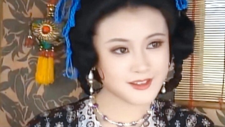 我简直不敢相信，以前的丫鬟居然也这么大气，这样的服化道真的太古典了