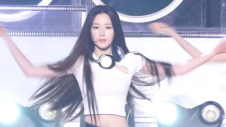 The cleaner the makeup, the more stunning the stage looks...