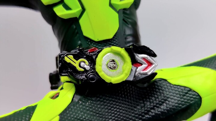 Feeling is a common problem | Kamen Rider 01 Awakening Locust Hero Brave Statue Glasses Factory Priz