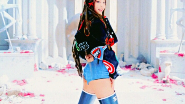 Cứu với, cô ấy quyến rũ quá chừng!!! Ai hiểu được chứ! [JENNIE]