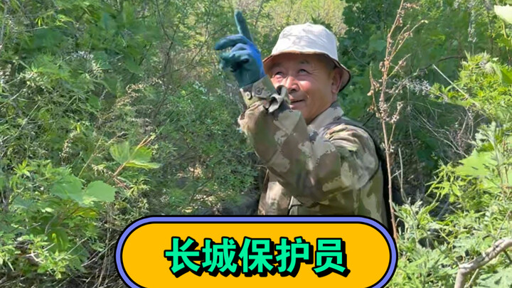 Karena aturan leluhur, keluarga mereka turun-temurun menjaga tempat ini…..