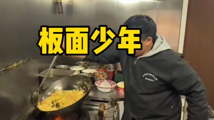 Bocah asal Anhui yang sudah bisa menggoreng dan membalik wajan sejak usia lima atau enam tahun