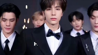 【宇宙009卢泓铭】国家一级武术运动员来了～C位舞片段