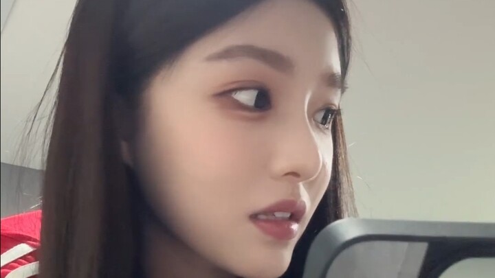 ฉะนั้นไม่มีอะไรก็อย่ามัวแอบมองนะ🥲