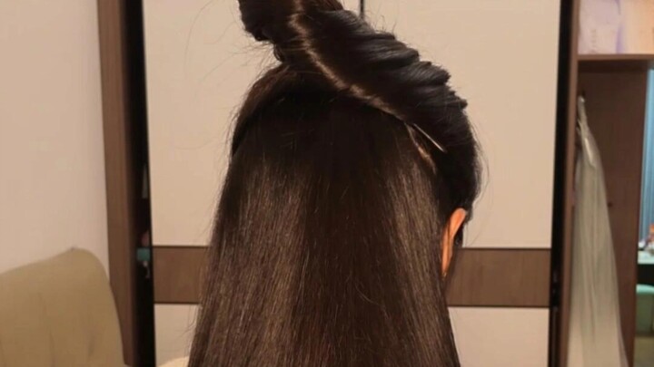 Minimalist coiled snake bun | Perfect for everyday wear and hanfu alike