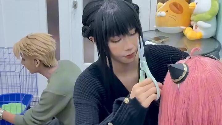 KELUARGA PADA COSPLAY ANIME SEMUA
