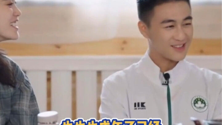 Zhu Dan asked He Youjun whether he really cares about his height, to which he replied that his heigh