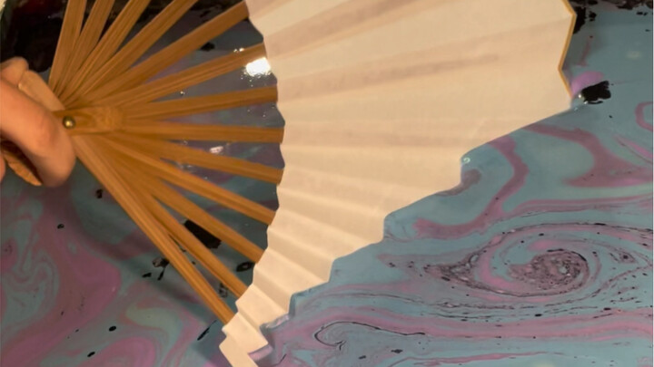 Làm một chiếc quạt sơn thủ công độc nhất vô nhị theo di sản văn hóa phi vật thể