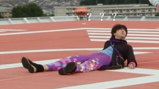 Kamen Rider exaid | Parade, anjing reparasi elektronik berukuran besar