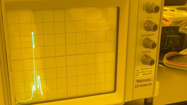 طالب جامعي يصنع آلة الطباعة الحجرية من إنتل