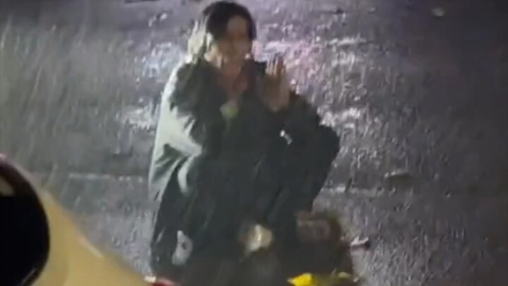 Onlookers couldn't help but laugh inappropriately.