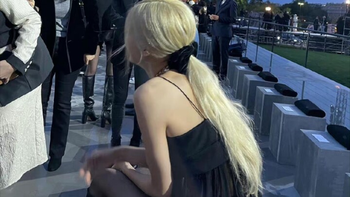 【Park Chaeyoung】Terlalu dekat! Terlalu dekat! Dekat sekali sampai aku bisa mencium wangi mawar dari 