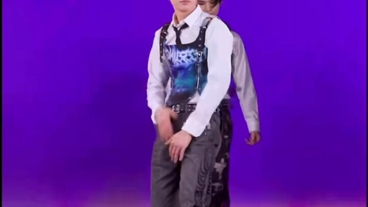 Khi tôi cho cậu anh họ sinh năm 2003, ngày nào cũng chơi game và hoàn toàn không biết gì về Kpop xem