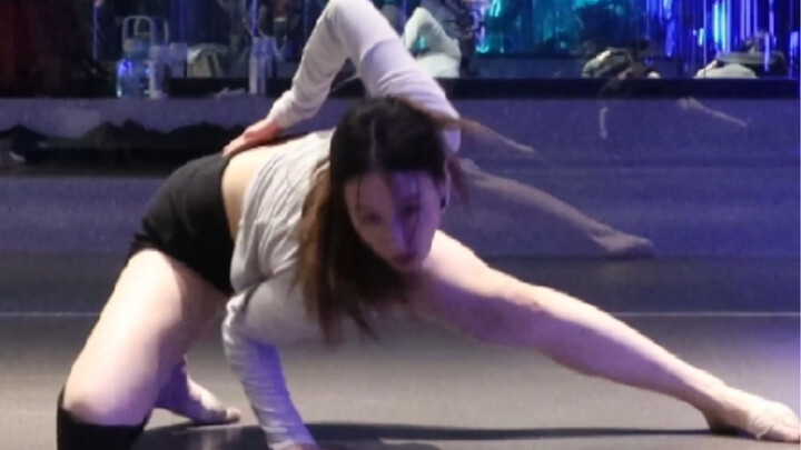 You are the spider spirit in the Pansi Cave [Choreographer KayDay]