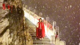 Cảnh này, cùng với câu nói "Cuộc sống này sẽ không bao giờ thay đổi", tràn ngập cảm giác về số phận.