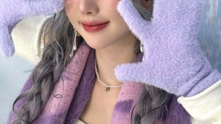 How different can stage makeup and styling be for the same song performed by different companies?