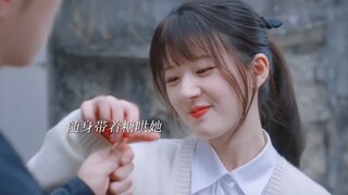 Begitu Sang Zhi bertingkah genit, Sang Yan langsung menyerah. Kakak laki-lakinya benar-benar dimanip
