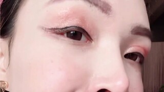 Chưa bao giờ nghĩ rằng một video hướng dẫn trang điểm lại có thể hài hước đến thế!