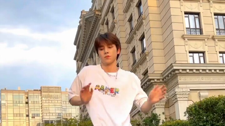 [Zuo Linjie] ความท้าทายการเต้น "คุกกี้" ของ NewJeans ภายใต้พระอาทิตย์ตก