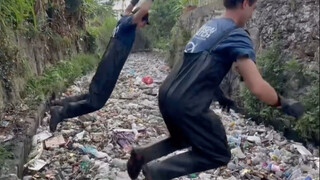 越南集结上百名志愿者，清理河道垃圾，看完爽歪歪