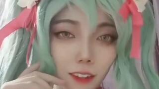 Tiếp sức cosplay 28 người kỷ niệm 14 năm Hatsune Miku