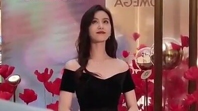 Liu Shishi's aura when she walks, I am the one Liu Shishi calls her wife in Xiamen [admiration] Pass