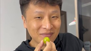 Hey guys, look at Brother Chao’s cosplay, please? I feel like we are a perfect match for him, hahaha