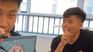 寝室惊现神秘魔术，室友跪求传授，真相令人崩溃
