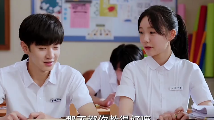 Ding Xian defends Zhou Siyue, and Zhou Siyue’s favor toward Ding Xian is more than evident.