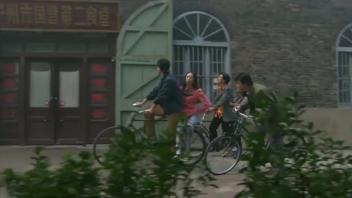 这 算 是 新 中 国 最 早 的 社 会 人 吧