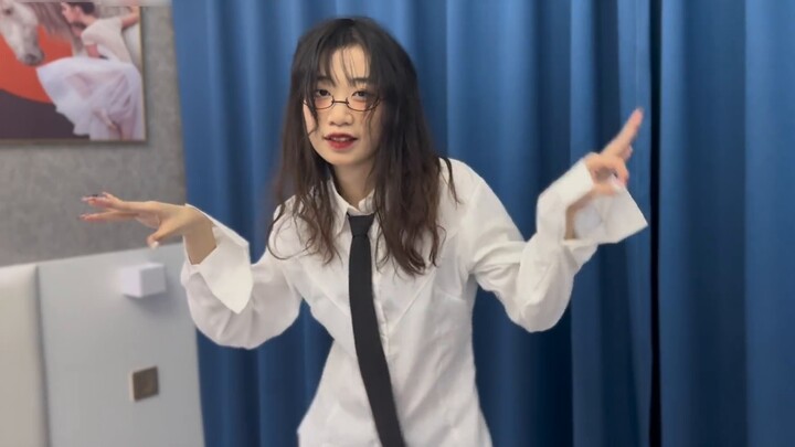 สาวแว่นสุดเซ็กซี่! กระโปรงสั้นที่ไม่อาจต้านทานได้~(ˊᵒ̴̷̤ꇴᵒ̴̷̤ˋ) AOA–กระโปรงสั้น