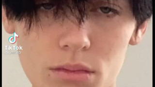 【进击的巨人】利威尔的绝美真人cos踩脸
