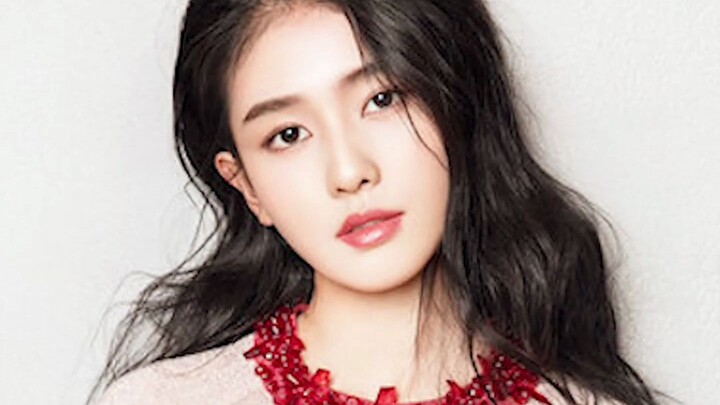 Bai Lu and Her “Let It Go” Director