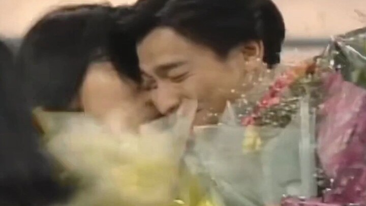 How much joy could you get from being a fan back then!!!! You could even kiss Andy Lau and Aaron Kwo