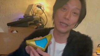 Takeshi Yoshioka chơi với nón UR Sapphire kỷ niệm 25 năm
