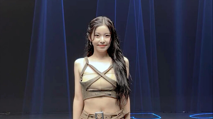 *This video is suspected to be AI-generated; please exercise caution when identifying it.