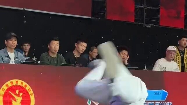 The strongest street dance girl in Henan, with superb dancing skills, this set of moves is so smooth
