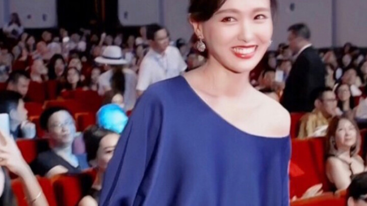 Help! How can she still be this sweet at almost forty?! No wonder she’s one of the top “sweethearts”