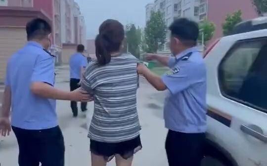 หญิงสาวค้างชำระค่าจ้างแรงงาน 8,900 หยวน ถูกบังคับคดี
