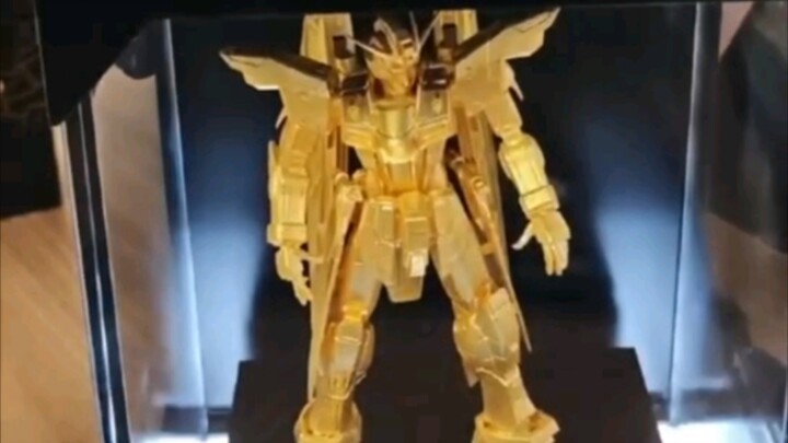 It's so dazzling! The real Lao Feng Xiang Golden Freedom Gundam is revealed