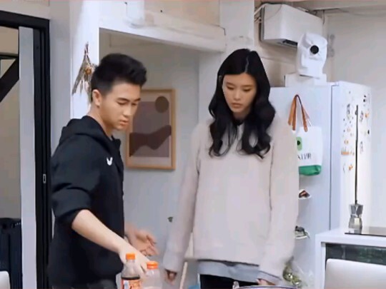 There’s a good reason why Daphne Khoo won’t let Hubertus Hees carry the dishes, based on her winning