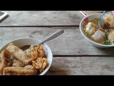 Makan Bakso Malang - Malang Street Food Indonesia