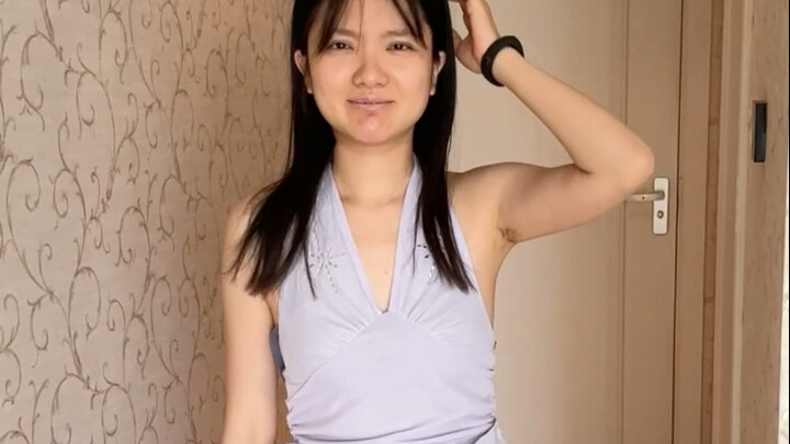 40-year-old mom working in Beijing, attending her son's parent-teacher conference—my son told me to 