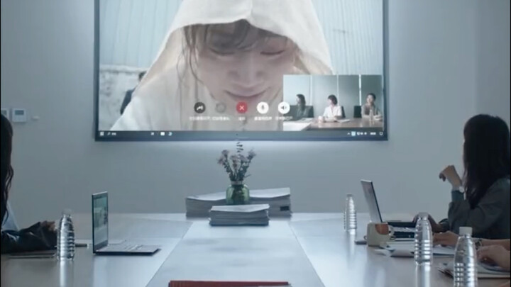 I’m cracking up—who would’ve thought there could be such a wild way to hold video meetings? Whose bo