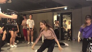 【Ao Xinyi】Inventaris studio tari Korea seluas 1 juta~Saya berumur 17 tahun~