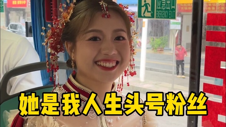 "Vợ hiền nâng đỡ chí xanh của ta, ta báo đáp vợ hiền vạn lượng vàng"