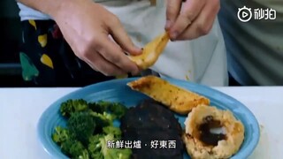 千万别得罪帮你上菜的人