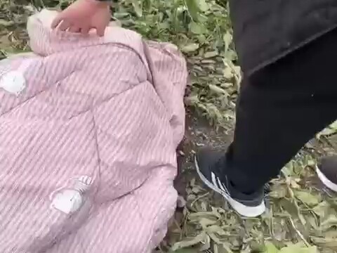 Đúng là trời đất, ngủ ngoài trời, nhìn ông cụ sợ hết hồn luôn